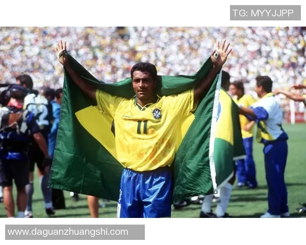 足球明星咬指甲瞬间捕捉展现紧张情绪与比赛压力的真实写照