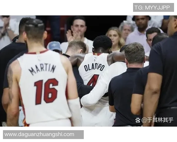 足球明星酒吧激烈争吵瞬间曝光引发球迷热议与媒体关注 足球明星酒吧激烈争吵瞬间曝光引发球迷热议与媒体关注