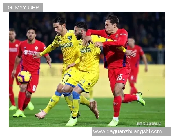 新闻记者与足球明星的精彩碰撞揭示体育背后的故事与真相 新闻记者与足球明星的精彩碰撞揭示体育背后的故事与真相