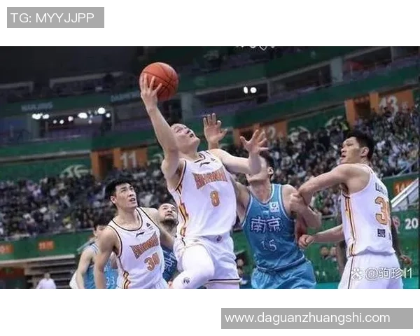 杭州篮球队中路突破战术解析与实战应用探讨 杭州篮球队中路突破战术解析与实战应用探讨