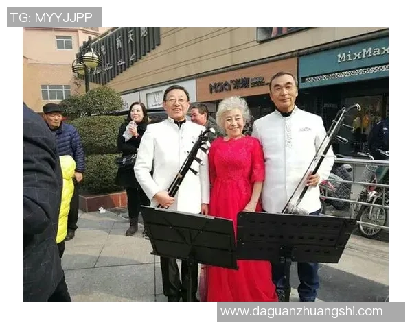 当红女星与足球巨星的爱恋交响曲在璀璨星空下绽放的故事